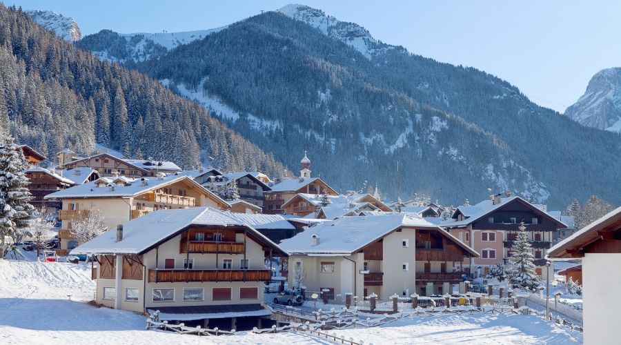 Natale sulle Dolomiti e in Val di Fassa: magia, eventi e opportunità immobiliari