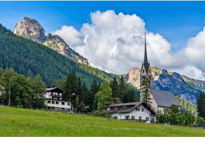 Tasse e costi nella vendita di una casa in Val di Fassa: cosa sapere davvero