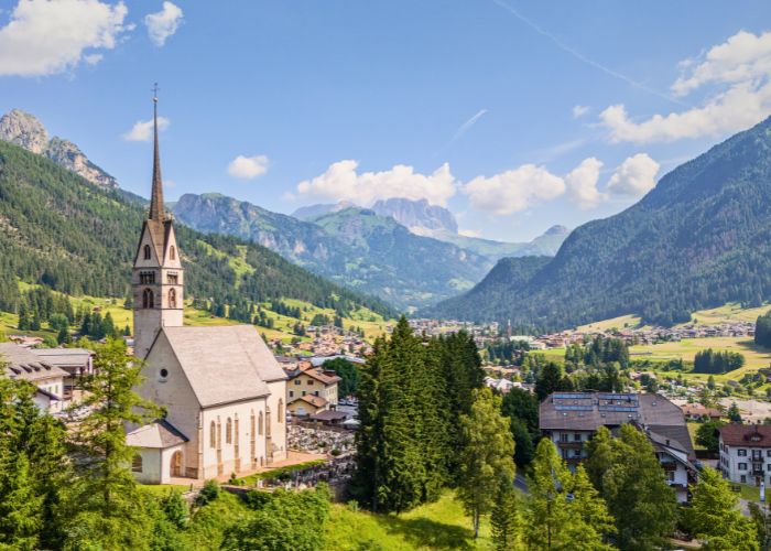 Quello che l’estate rivela di una casa in Val di Fassa